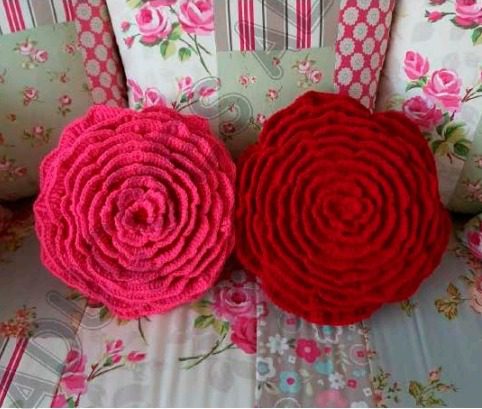 Crochet A Beautiful Rose Pillow 26 Rose Pillow